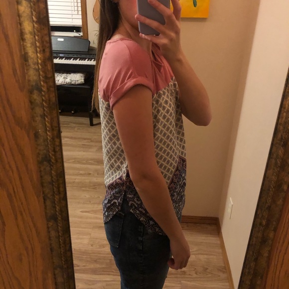 Cute designed blouse. - Picture 2 of 6